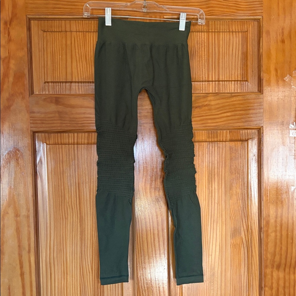 Zenana Outfitters Ladies Leggings in Forest Green